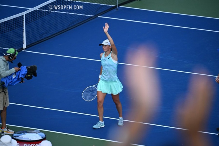 键传球和跑 键传球和跑