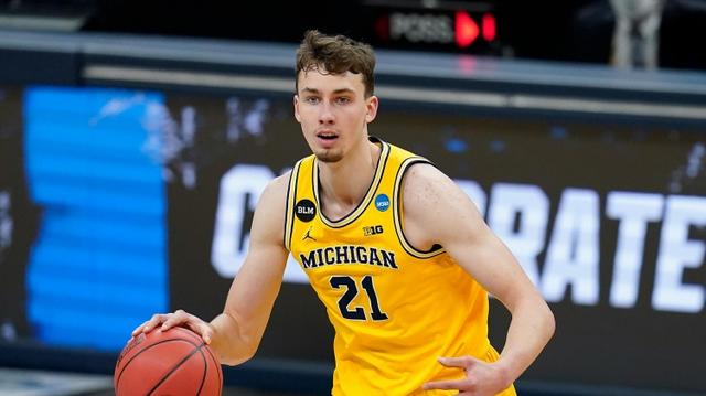 一名球员跻 一名球员跻