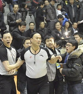 靠轮转防守
